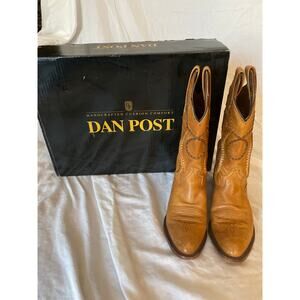 Beautiful leather Dan Post handcrafted cowboy boot. Size 8.5